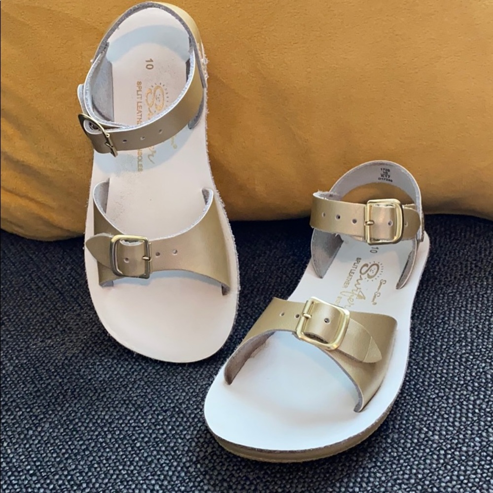 Gold Saltwater Sandals “Surfer” style, size 10